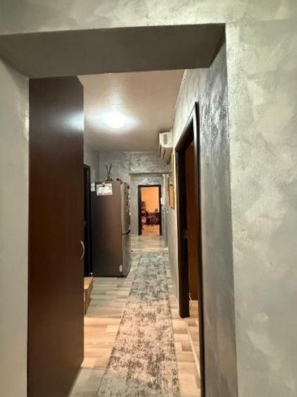 Apartament cu 3 camere decomandat în Titan
