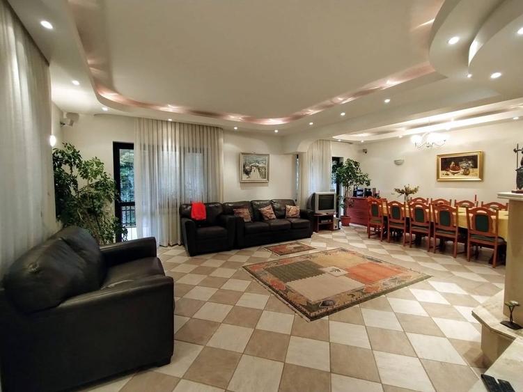 Casă cu 4 camere cu Teren 595 Mp în Vest