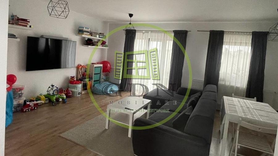 Duplex cu 10 camere cu Canalizare în Preajba