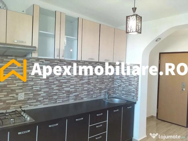Apartament cu 2 camere semidecomandat în Costin Georgian