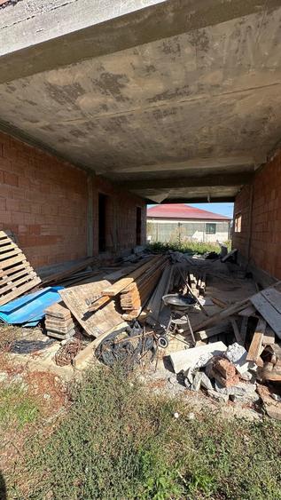 Casă cu 2 camere cu Teren 500 Mp în Exterior Vest