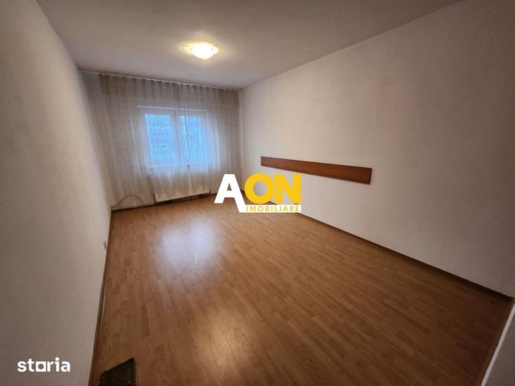 Apartament cu 3 camere în Cetate