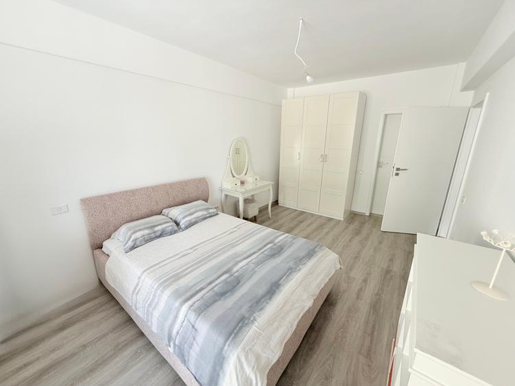 Apartament cu 3 camere semidecomandat în Brâncoveanu