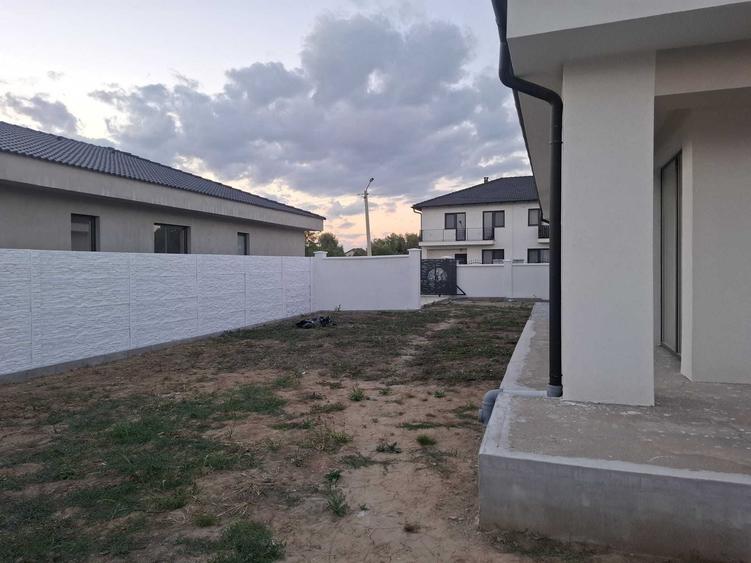 Casă cu 4 camere în Păulești