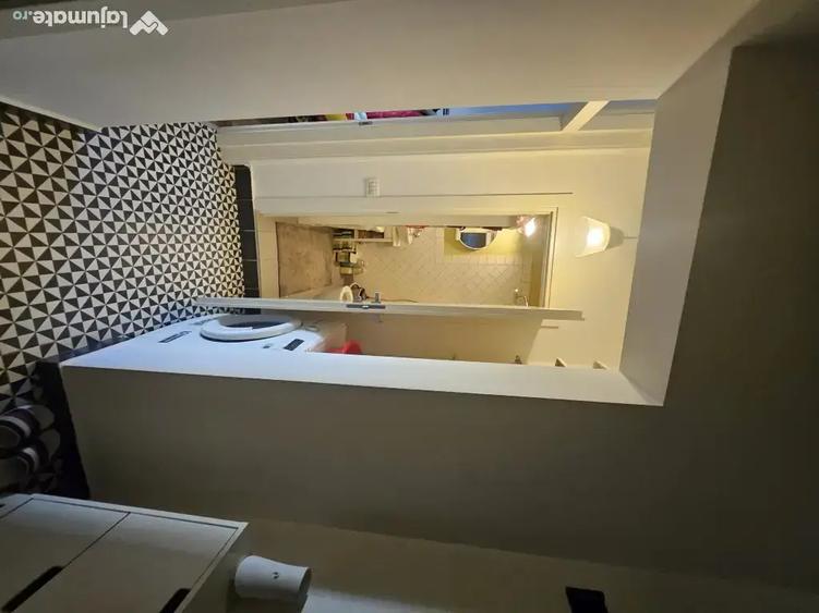 Apartament cu 4 camere semidecomandat în Central
