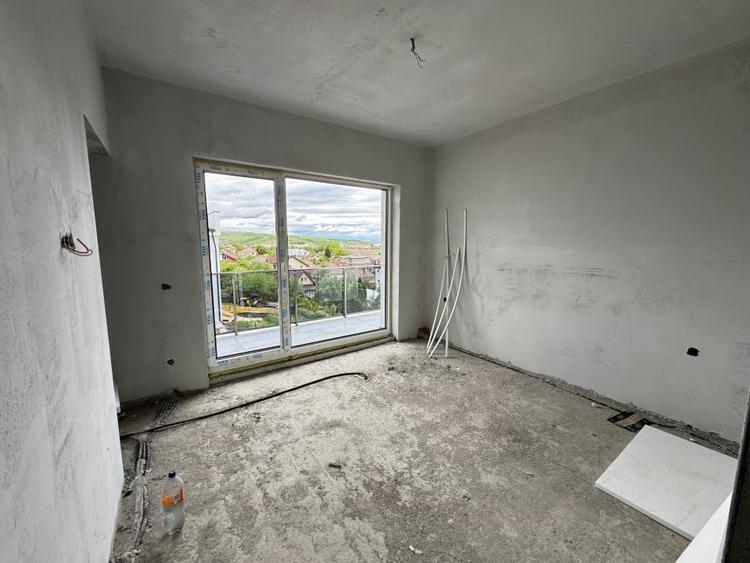 Duplex cu 4 camere cu Canalizare în Dezmir