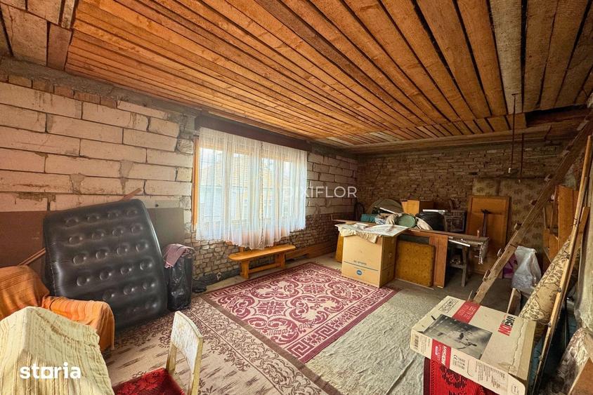 Casă cu 9 camere cu Teren 336 Mp în Central