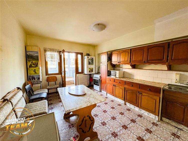 Apartament cu 4 camere decomandat, mobilat în Central