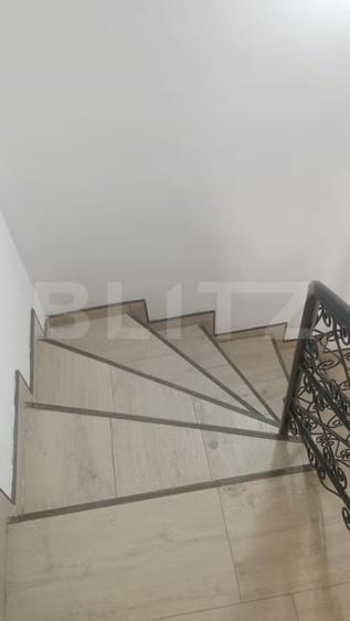 Casă individuală cu 8 camere cu Canalizare în Astra