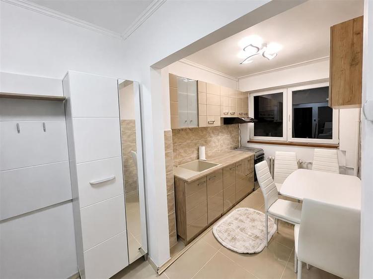 Apartament cu 3 camere decomandat, mobilat în Mihai Bravu
