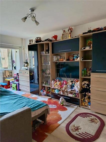 Apartament cu 2 camere decomandat în Girocului