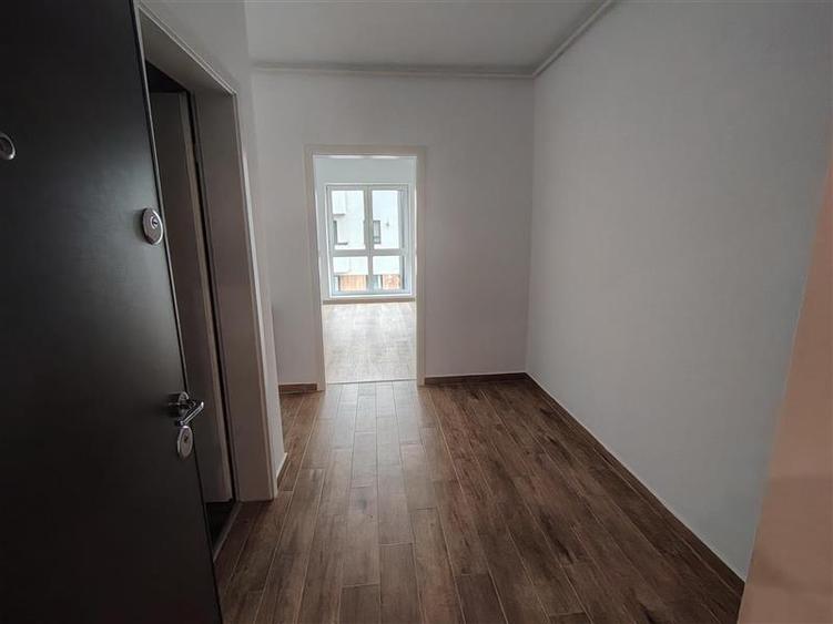 Apartament cu 2 camere decomandat în Tractorul