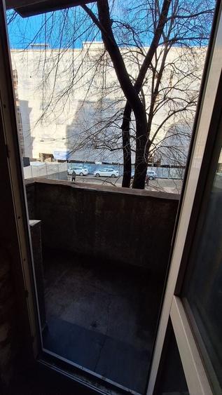 Apartament cu 3 camere semidecomandat în Centrul Istoric