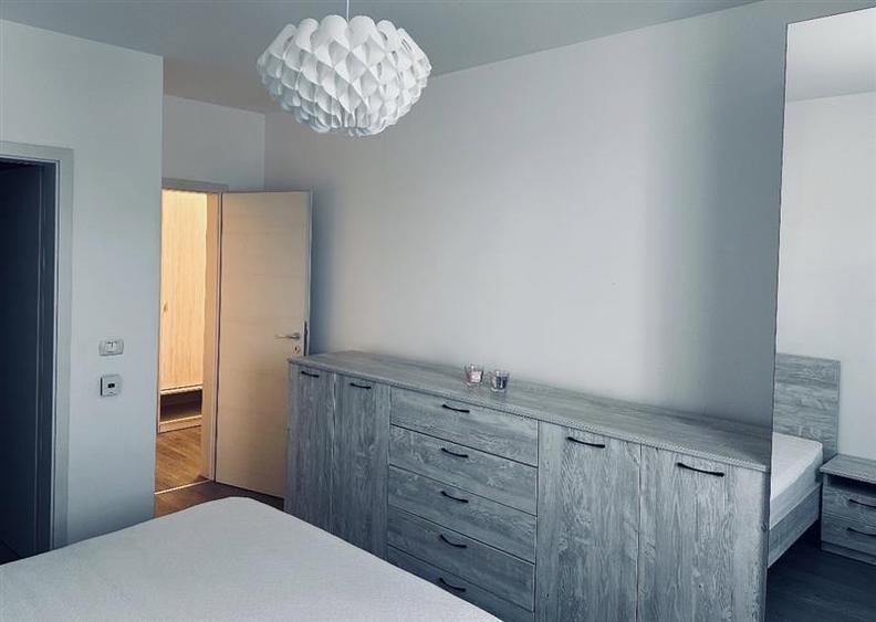 Apartament cu 3 camere decomandat, mobilat în Aradului