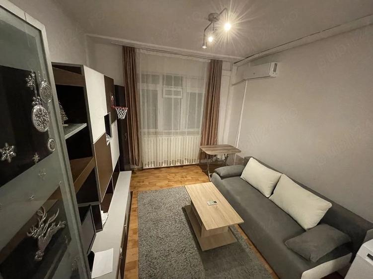 Garsonieră semidecomandată în Apărătorii Patriei