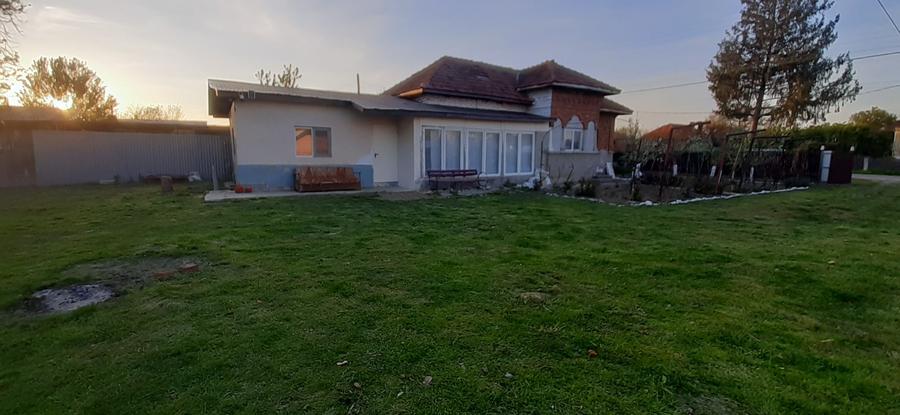 Casă individuală cu 4 camere cu Teren 6200 Mp în Moara Mocanului