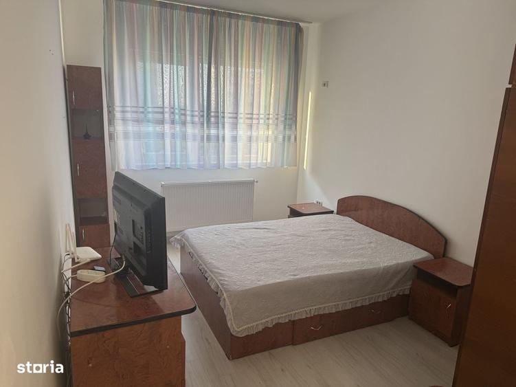 Garsonieră decomandată în Roșu