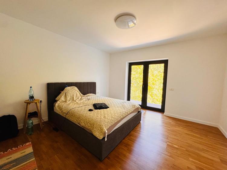 Casă individuală cu 5 camere cu Garaj în Castelul Peleș