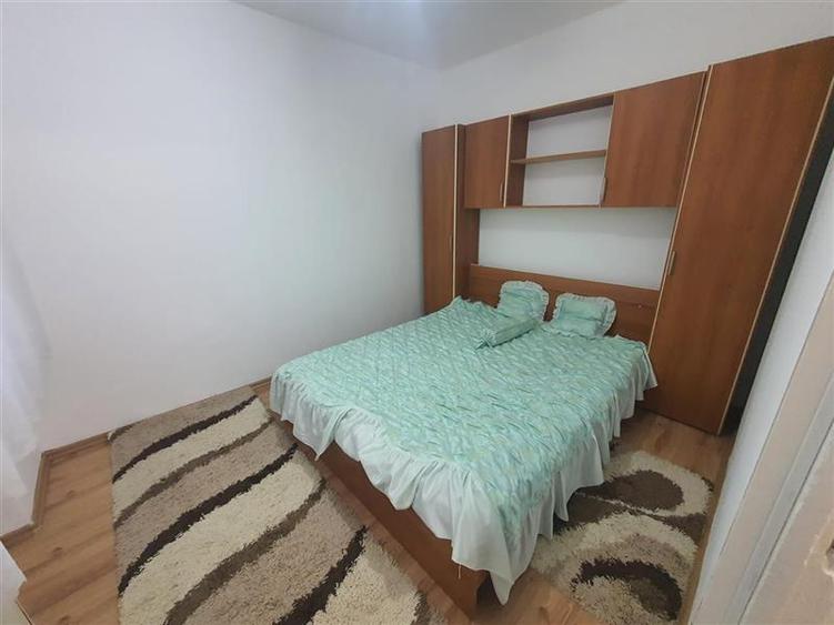 Apartament cu 3 camere semidecomandat, mobilat în Central