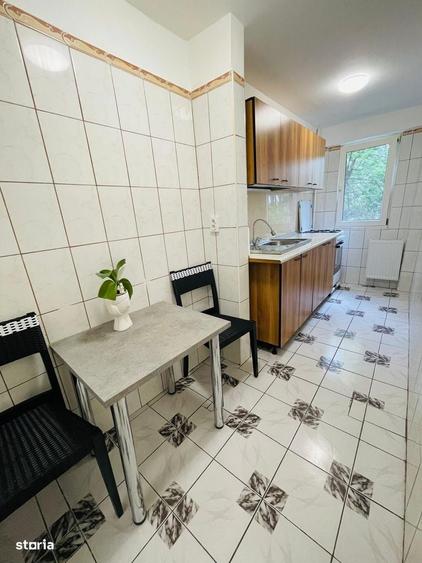 Apartament cu 3 camere semidecomandat în Lacul Tei