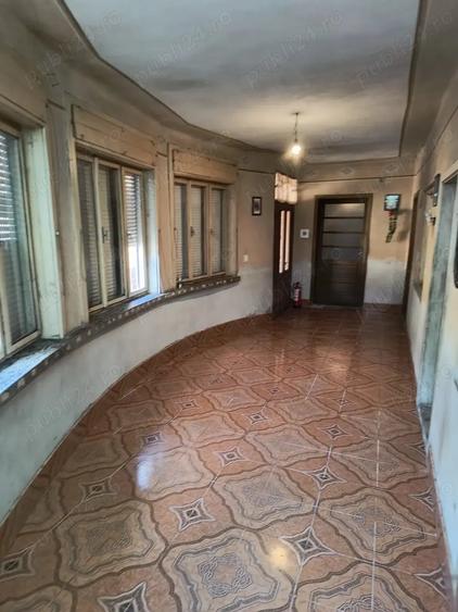 Casă cu 6 camere cu Teren 1100 Mp în Teregova