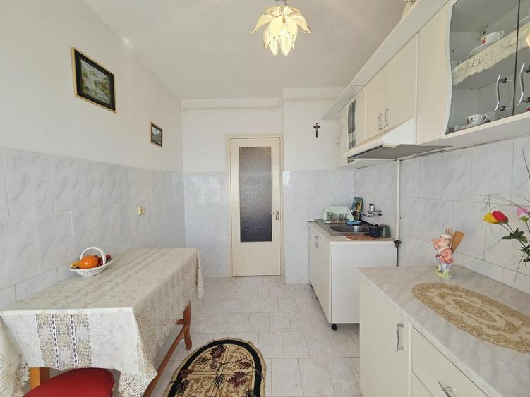 Apartament cu 2 camere decomandat în Micro 20