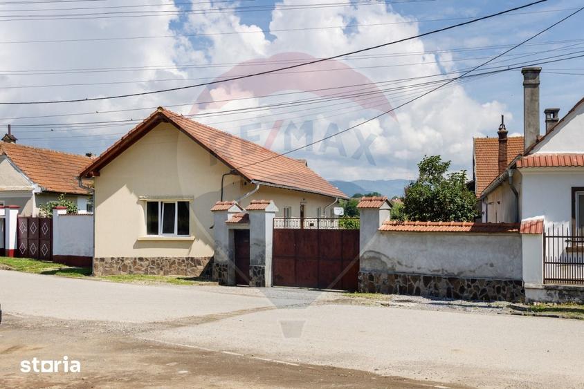 Casă cu 4 camere cu Teren 2259 Mp în Dumbrăvița