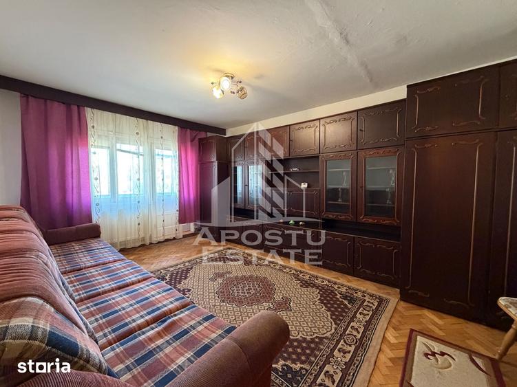 Apartament cu 3 camere, mobilat în Lipovei