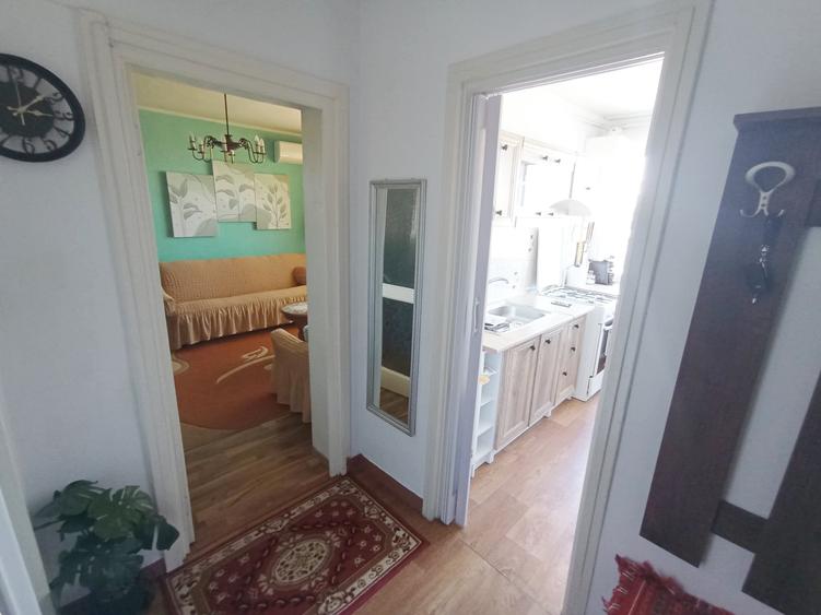 Apartament cu 2 camere semidecomandat, mobilat în Podu Roș