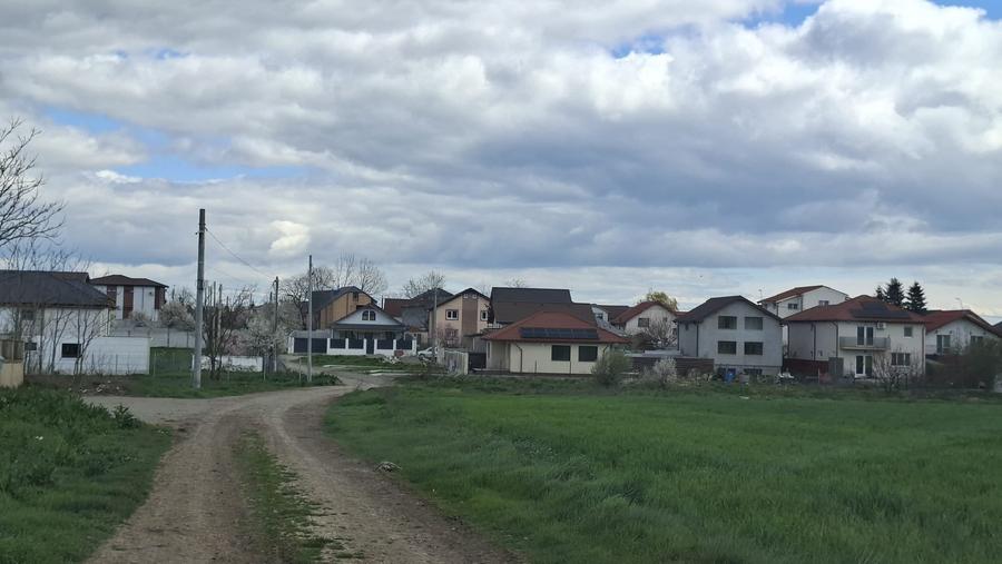 Teren Construcții intravilan de 400 mp, în Lazu