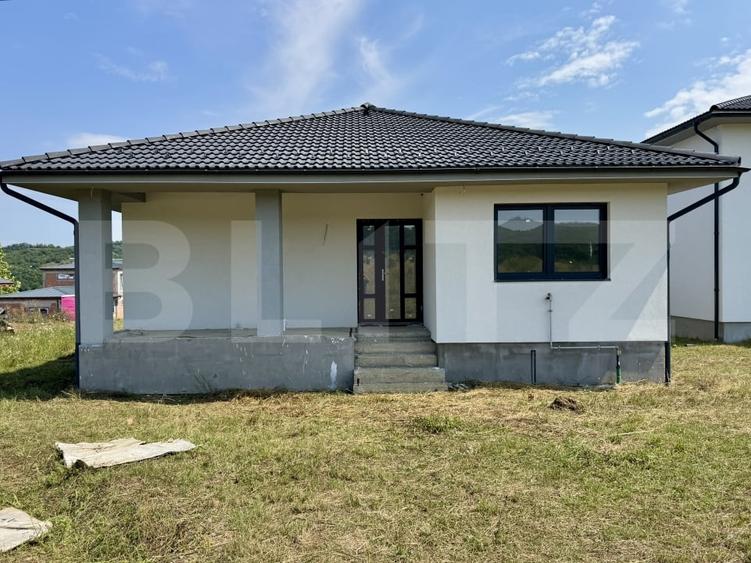 Casă individuală cu 4 camere cu Canalizare în Corunca