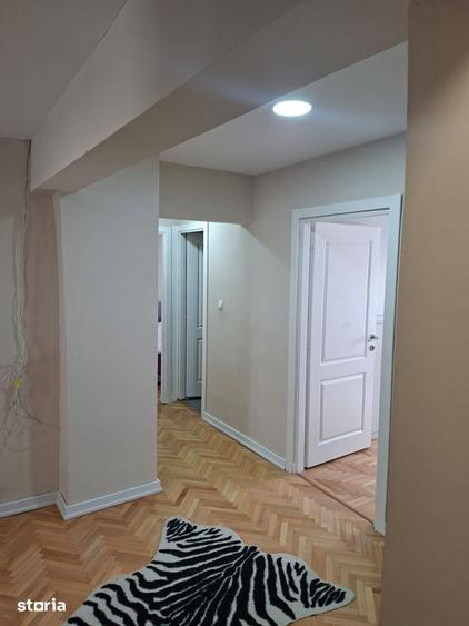 Apartament cu 4 camere decomandat în Central