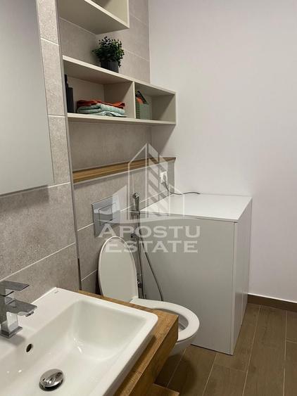 Apartament cu 3 camere semidecomandat în Aradului