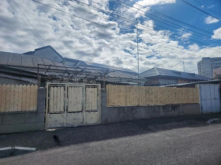 Casă cu 4 camere cu Teren 200 Mp în Central