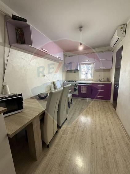 Apartament cu 2 camere decomandat, mobilat în Central