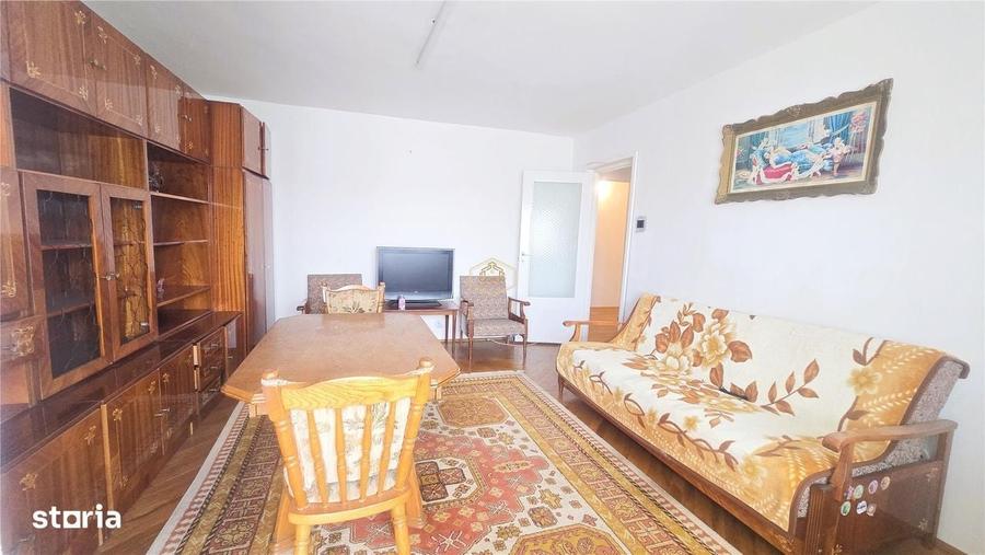 Apartament cu 4 camere decomandat în Micro 16