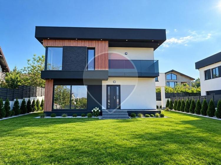 Casă individuală cu 4 camere cu Teren 550 Mp în Bucium