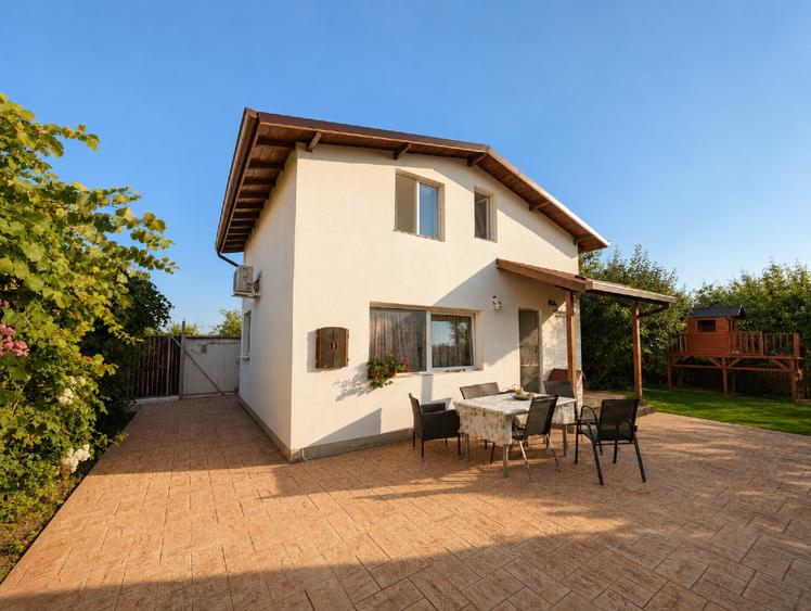 Casă individuală cu 5 camere cu Teren 433 Mp în Central