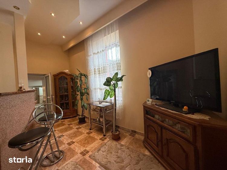 Casă cu 4 camere cu Teren 490 Mp în Central