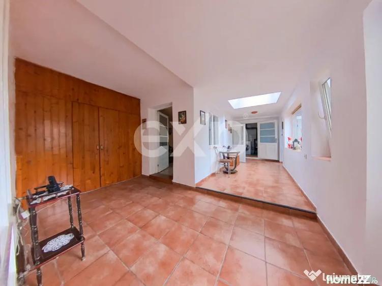 Casă cu 4 camere cu Teren 95 Mp în Central