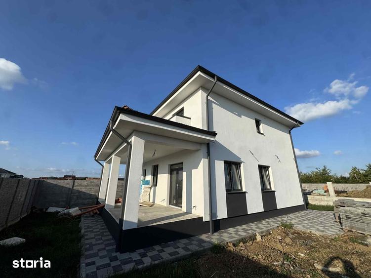 Casă cu 4 camere cu Teren 466 Mp în Păulești