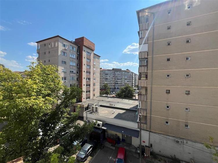 Garsonieră decomandată în Rogerius