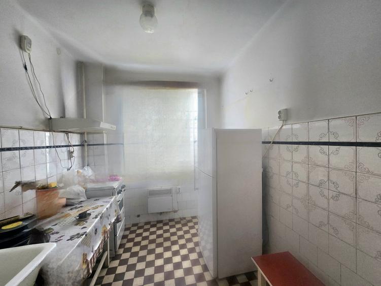 Apartament cu 3 camere semidecomandat în Hristo Botev