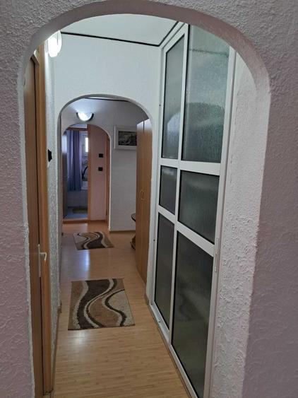Apartament cu 3 camere decomandat în Vest