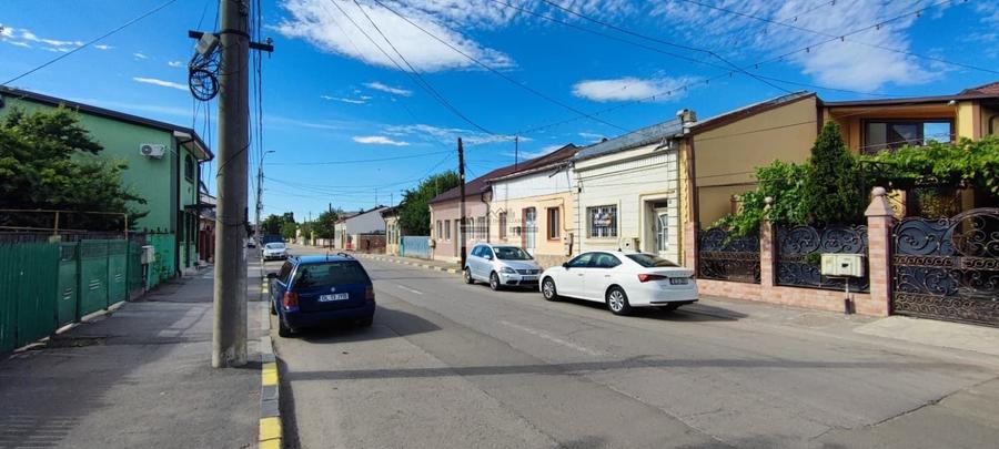 Casă individuală cu 3 camere cu Canalizare în Sud