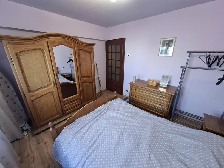 Apartament cu 4 camere semidecomandat în Micălaca