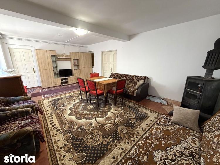 Casă cu 9 camere cu Teren 515 Mp în Central