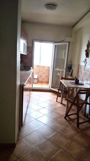 Apartament cu 3 camere decomandat în Drumul Taberei