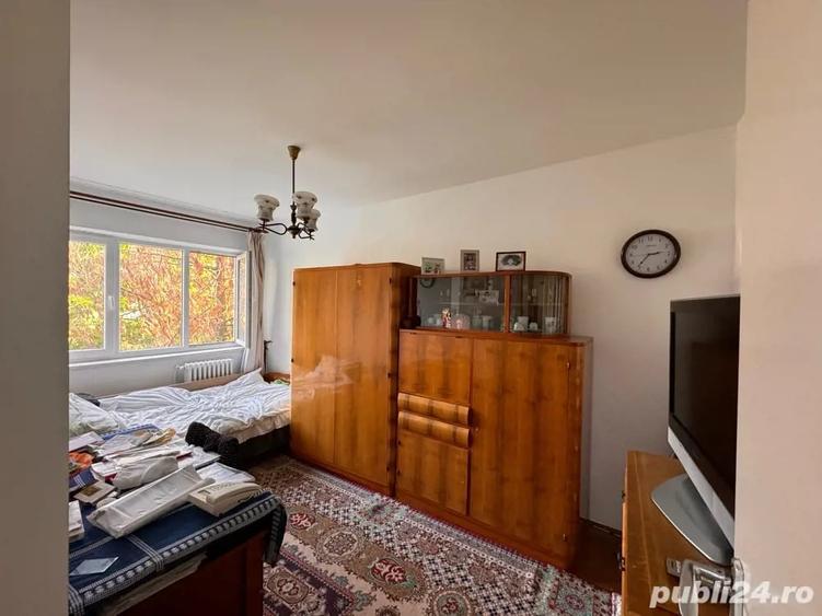 Apartament cu 3 camere semidecomandat în Zamfirescu