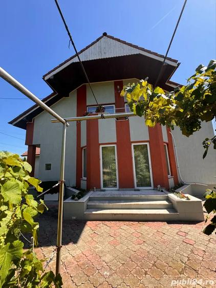 Casă cu 4 camere în Zăvoi